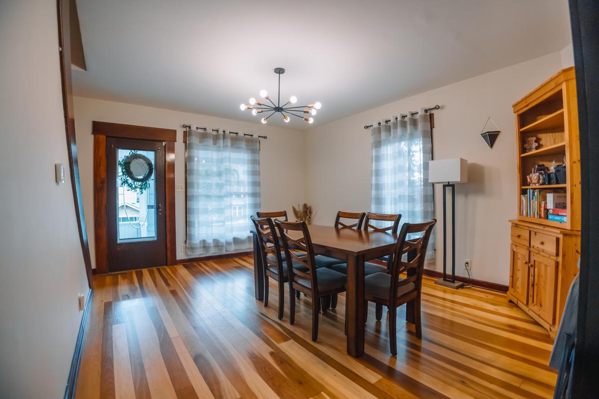 Villa Downtown Escape Great For Large Families & Groups Sugarcreek Exterior foto